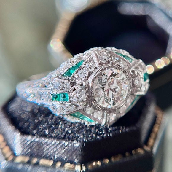 Art Deco Platinum Diamond Emerald Engagement Ring - Picture 9 of 17